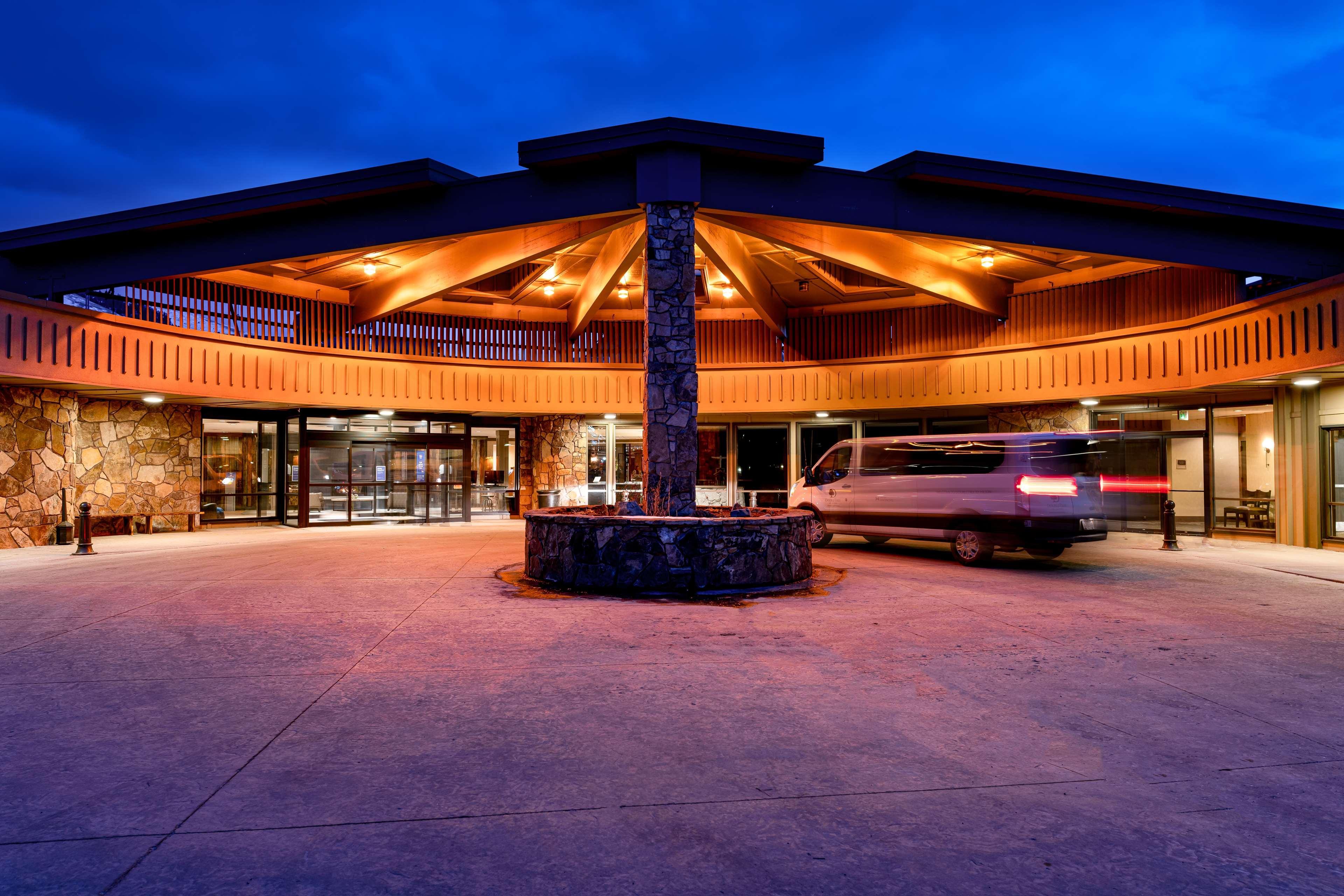 Doubletree By Hilton Missoula Edgewater Hotel Exterior photo